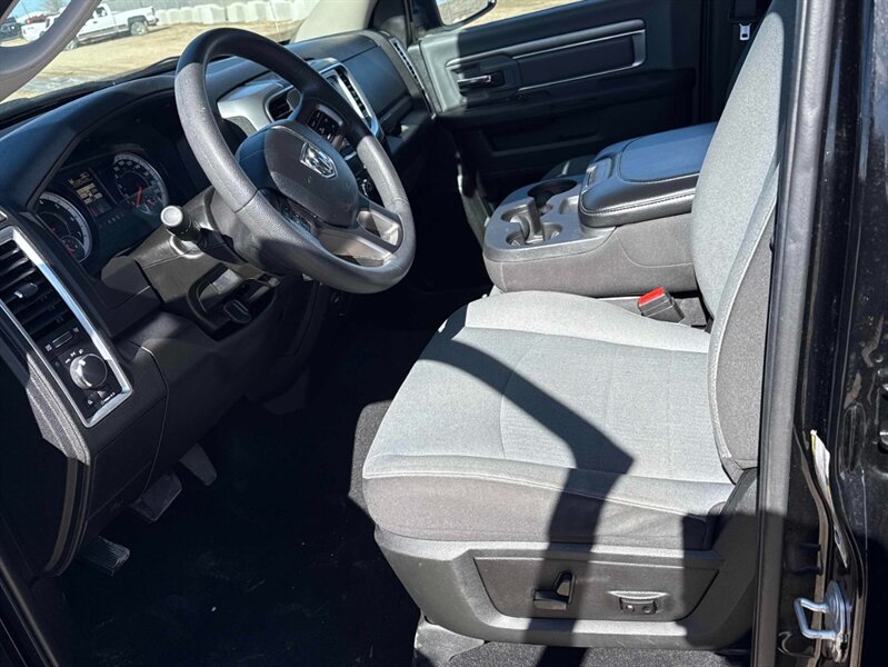 2023 RAM 1500 Classic SLT 4X4 - Photo 9 - Edmonton, AB T5L 2J7