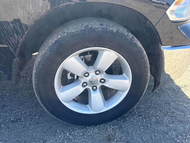 2023 RAM 1500 Classic SLT 4X4 - Photo 14 - Edmonton, AB T5L 2J7