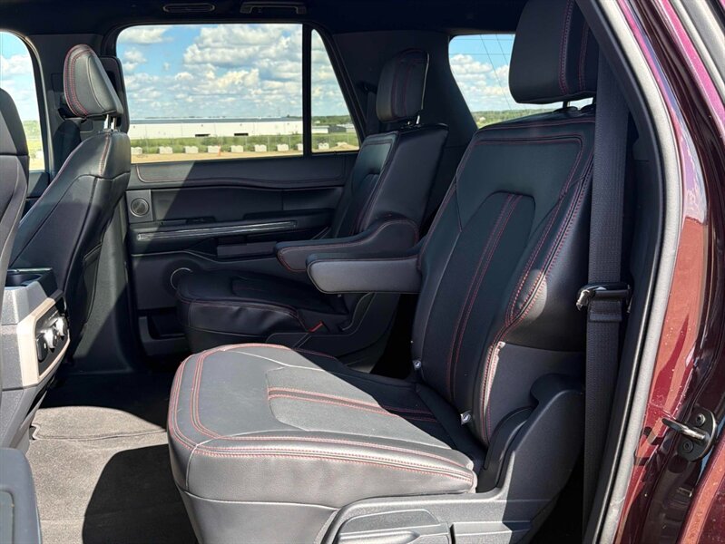 2023 Ford Expedition MAX Limited 4x4 - Photo 18 - St Albert, AB T8N 3Z7