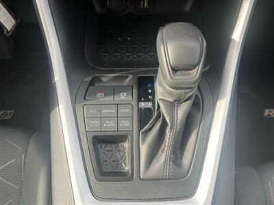 2024 Toyota RAV4 LE  AWD - Photo 14 - St Albert, AB T8N 3Z7