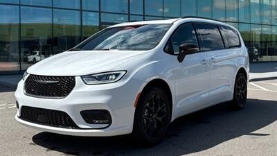 2024 Chrysler Pacifica Touring L Sunroof S package   - Photo 1 - St Albert, AB T8N 3Z7