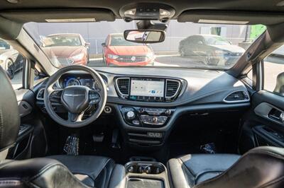 2024 Chrysler Pacifica Touring L Sunroof S package   - Photo 13 - St Albert, AB T8N 3Z7