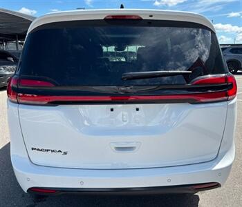 2024 Chrysler Pacifica Touring L Sunroof S package   - Photo 7 - St Albert, AB T8N 3Z7