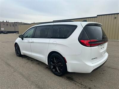 2024 Chrysler Pacifica Touring L Sunroof S package - Photo 5 - St Albert, AB T8N 3Z7