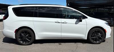 2024 Chrysler Pacifica Touring L Sunroof S package   - Photo 4 - St Albert, AB T8N 3Z7