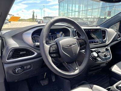 2024 Chrysler Pacifica Touring L Sunroof S package   - Photo 10 - St Albert, AB T8N 3Z7