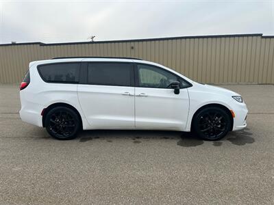 2024 Chrysler Pacifica Touring L Sunroof S package - Photo 6 - St Albert, AB T8N 3Z7