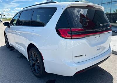 2024 Chrysler Pacifica Touring L Sunroof S package   - Photo 6 - St Albert, AB T8N 3Z7