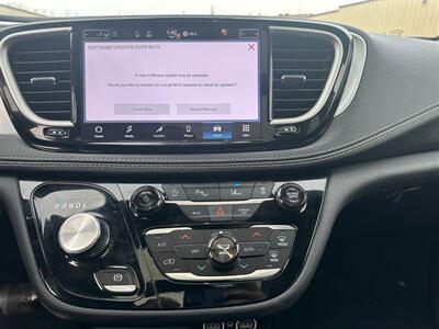 2024 Chrysler Pacifica Touring L Sunroof S package - Photo 11 - St Albert, AB T8N 3Z7