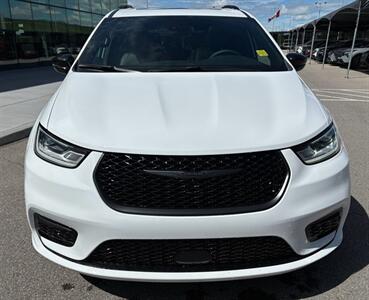 2024 Chrysler Pacifica Touring L Sunroof S package   - Photo 5 - St Albert, AB T8N 3Z7