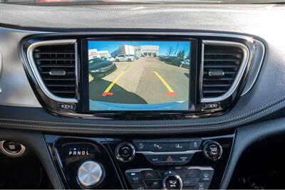 2024 Chrysler Pacifica Touring L Sunroof S package   - Photo 14 - St Albert, AB T8N 3Z7