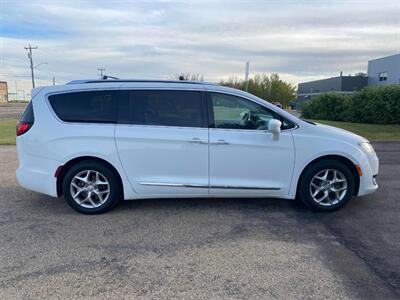 2018 Chrysler Pacifica Touring L Plus 3.6L 6cyl   - Photo 3 - Edmonton, AB T5L 2J7