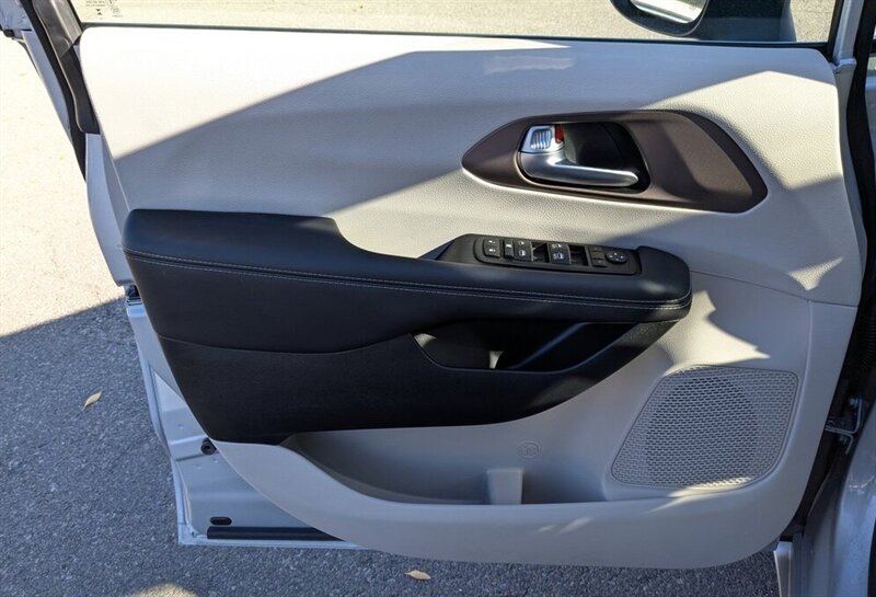 2024 Chrysler Grand Caravan SXT - Photo 17 - St Albert, AB T8N 3Z7