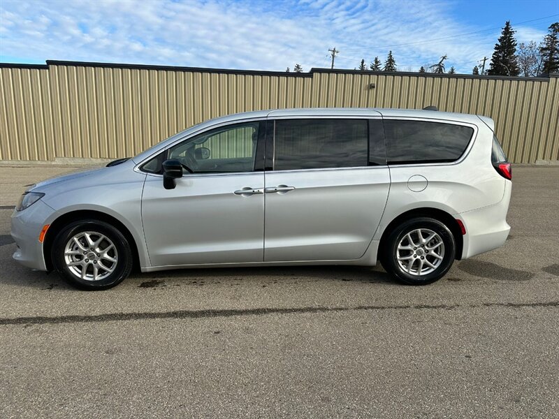 2024 Chrysler Grand Caravan SXT - Photo 2 - St Albert, AB T8N 3Z7