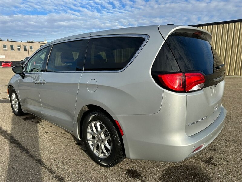 2024 Chrysler Grand Caravan SXT - Photo 6 - St Albert, AB T8N 3Z7