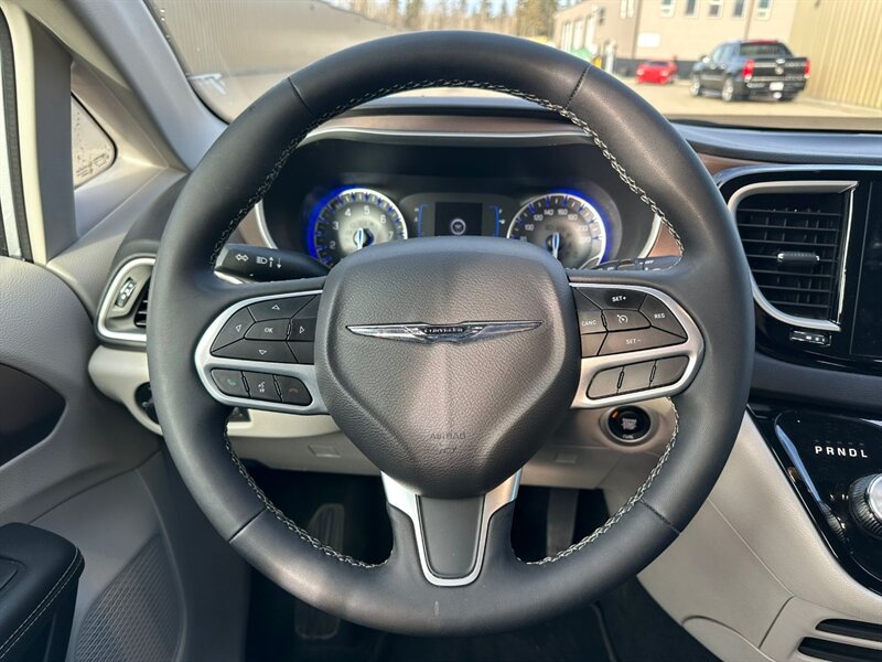 2024 Chrysler Grand Caravan SXT - Photo 10 - St Albert, AB T8N 3Z7