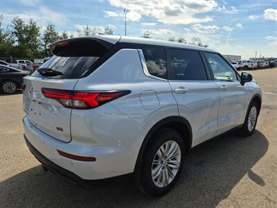 2023 Mitsubishi Outlander ES AWD - Photo 4 - St Albert, AB T8N 3Z7