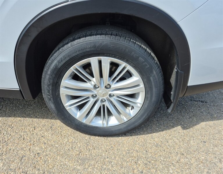 2023 Mitsubishi Outlander ES AWD - Photo 11 - St Albert, AB T8N 3Z7