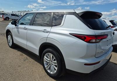 2023 Mitsubishi Outlander ES AWD - Photo 5 - St Albert, AB T8N 3Z7