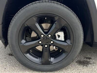 2023 Jeep Grand Cherokee Limited Black Pack  4x4 - Photo 17 - St Albert, AB T8N 3Z7