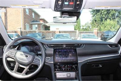 2023 Jeep Grand Cherokee Limited Black Pack  4x4 - Photo 9 - St Albert, AB T8N 3Z7