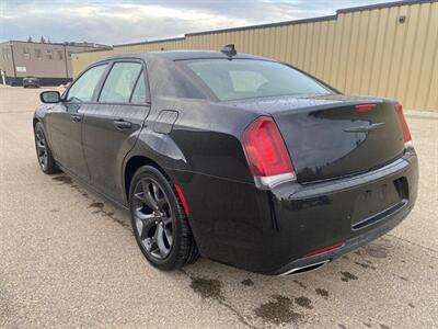 2023 Chrysler 300 Series Touring L   - Photo 6 - St Albert, AB T8N 3Z7
