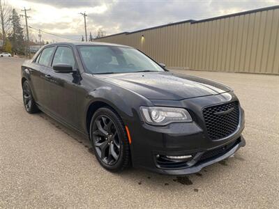 2023 Chrysler 300 Series Touring L   - Photo 3 - St Albert, AB T8N 3Z7