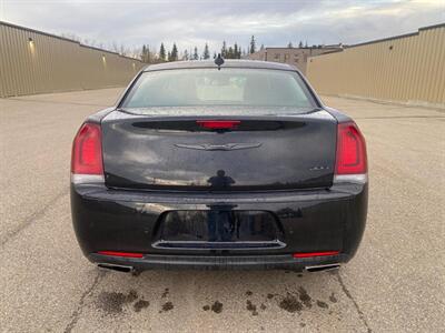 2023 Chrysler 300 Series Touring L   - Photo 8 - St Albert, AB T8N 3Z7