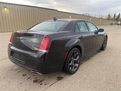 2023 Chrysler 300 Series Touring L   - Photo 7 - St Albert, AB T8N 3Z7