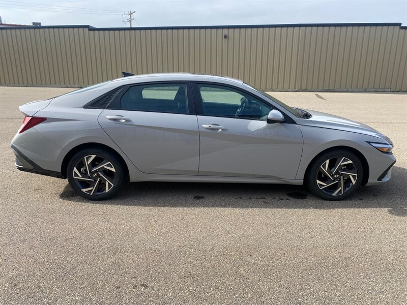2025 Hyundai ELANTRA Preferred Tech Package - Photo 5 - St Albert, AB T8N 3Z7