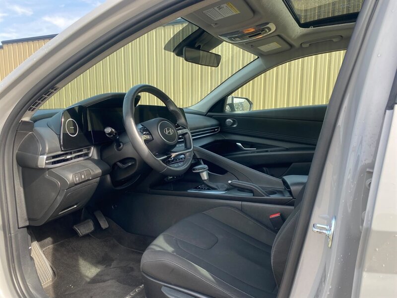 2025 Hyundai ELANTRA Preferred Tech Package - Photo 11 - St Albert, AB T8N 3Z7