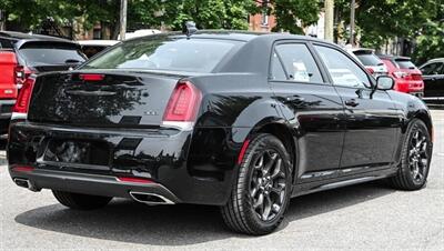 2023 Chrysler 300 Series Touring L   - Photo 5 - St Albert, AB T8N 3Z7