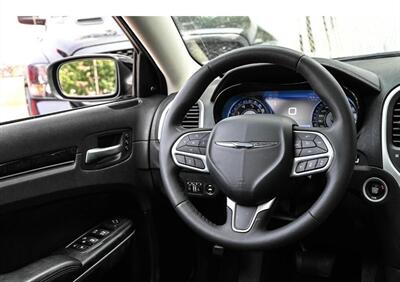 2023 Chrysler 300 Series Touring L   - Photo 10 - St Albert, AB T8N 3Z7