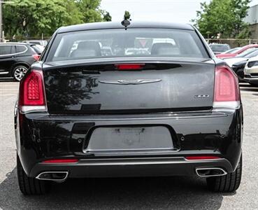 2023 Chrysler 300 Series Touring L   - Photo 6 - St Albert, AB T8N 3Z7
