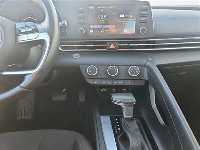 2022 Hyundai ELANTRA Preferred   - Photo 11 - St Albert, AB T8N 3Z7