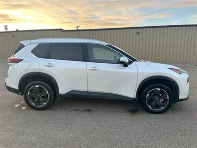 2024 Nissan Rogue SV Premium Moonroof AWD - Photo 4 - St Albert, AB T8N 3Z7