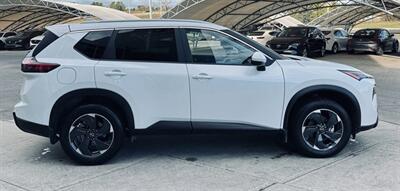 2024 Nissan Rogue SV Premium Moonroof  AWD - Photo 6 - St Albert, AB T8N 3Z7