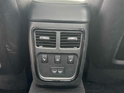 2022 Chrysler 300 Series S V6   - Photo 15 - Edmonton, AB T5L 2J7