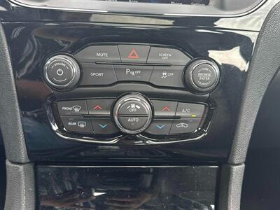 2022 Chrysler 300 Series S V6   - Photo 14 - Edmonton, AB T5L 2J7