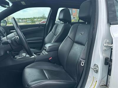 2022 Chrysler 300 Series S V6   - Photo 10 - Edmonton, AB T5L 2J7