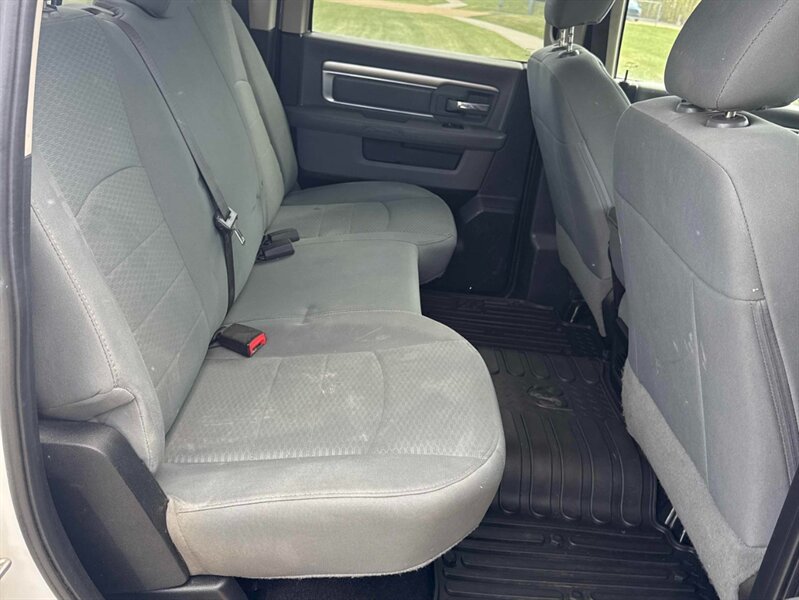 2017 RAM 1500 SLT HEMI 5.7L V8 4X4 - Photo 8 - Edmonton, AB T5L 2J7