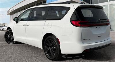 2023 Chrysler Pacifica Touring L Sunroof S package   - Photo 6 - St Albert, AB T8N 3Z7