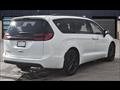 2023 Chrysler Pacifica Touring L   - Photo 8 - St Albert, AB T8N 3Z7