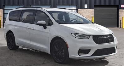 2023 Chrysler Pacifica Touring L Sunroof S package   - Photo 5 - St Albert, AB T8N 3Z7