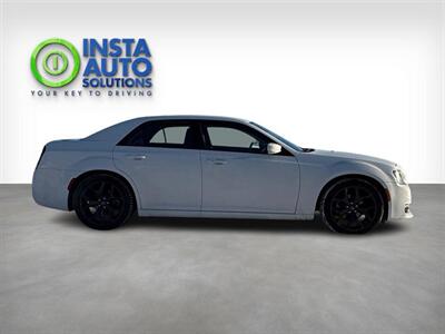 2022 Chrysler 300 Series Touring L   - Photo 6 - Edmonton, AB T5L 2J7