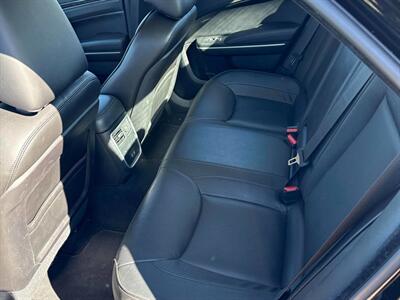 2023 Chrysler 300 Series Touring L   - Photo 14 - St Albert, AB T8N 3Z7