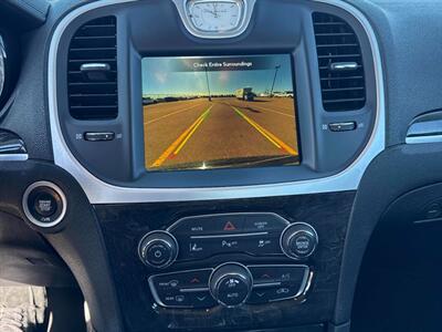 2023 Chrysler 300 Series Touring L   - Photo 12 - St Albert, AB T8N 3Z7