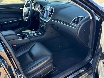 2023 Chrysler 300 Series Touring L   - Photo 13 - St Albert, AB T8N 3Z7