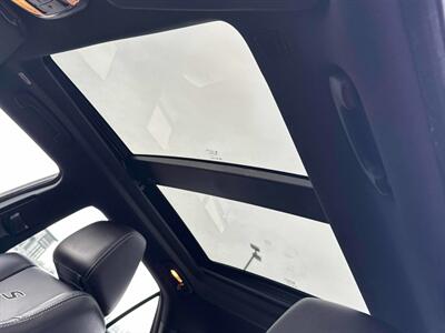 2023 Chrysler 300 Series S   - Photo 15 - Acheson, AB T7X 5A3