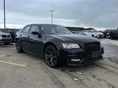 2023 Chrysler 300 Series S   - Photo 8 - Acheson, AB T7X 5A3
